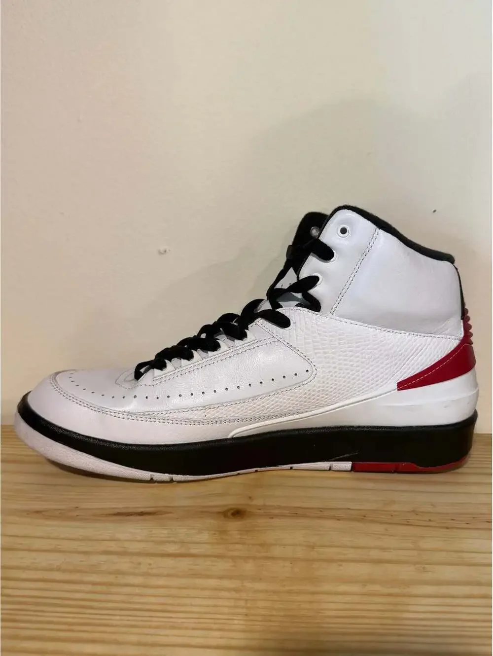 Preowned Air Jordan 2 Retro OG Chicago 2022 DX2454-106 Sz 11